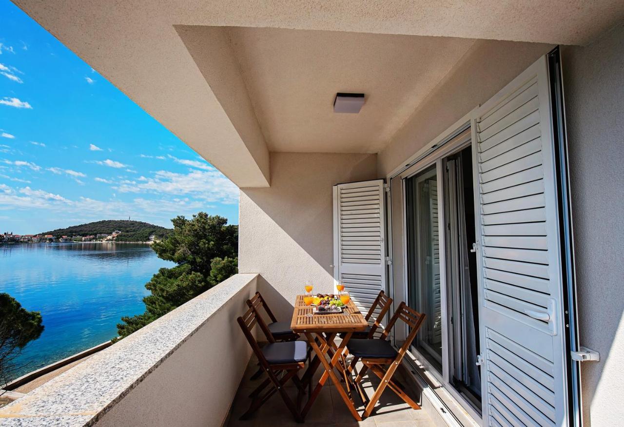 Sea Front Apartments Ivana Rogoznica  Esterno foto