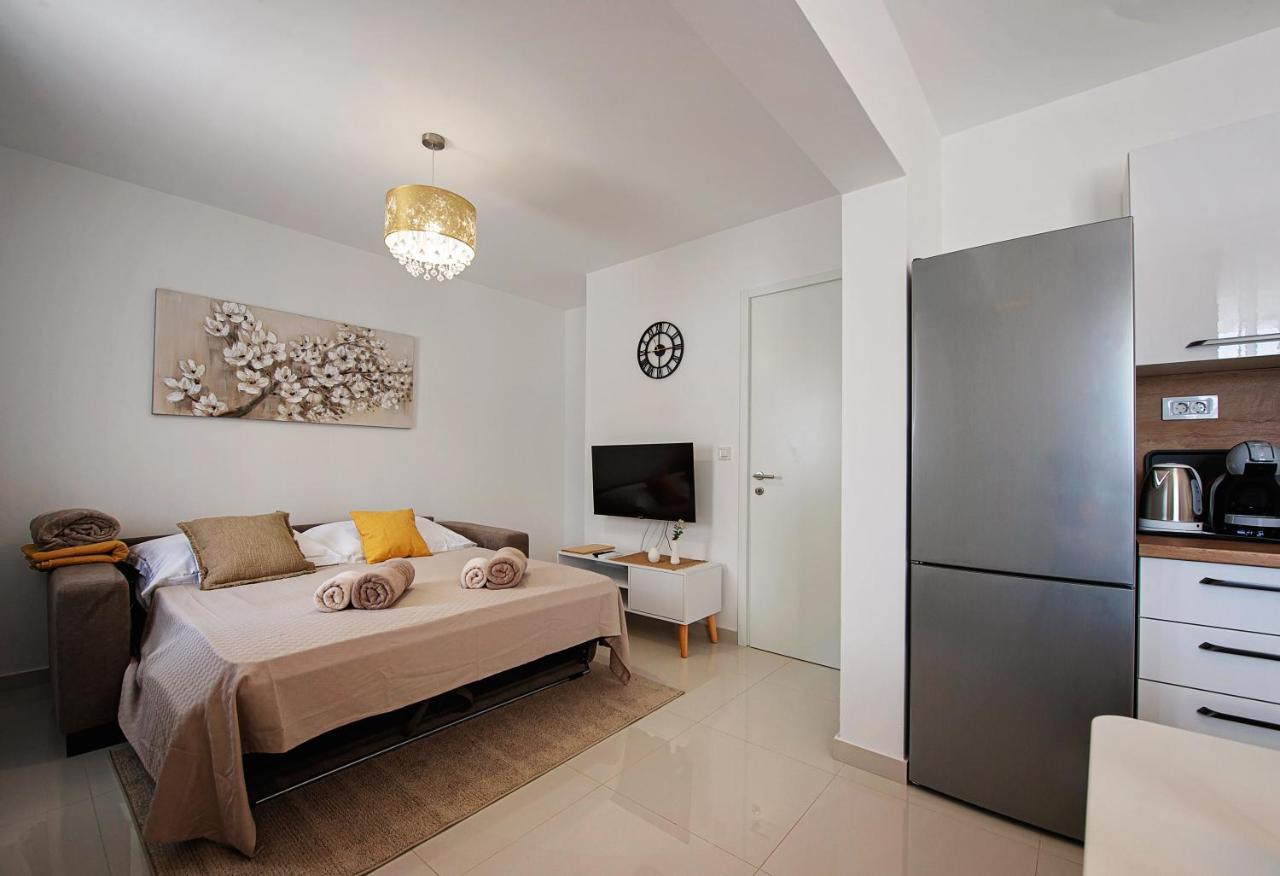 Sea Front Apartments Ivana Rogoznica  Esterno foto