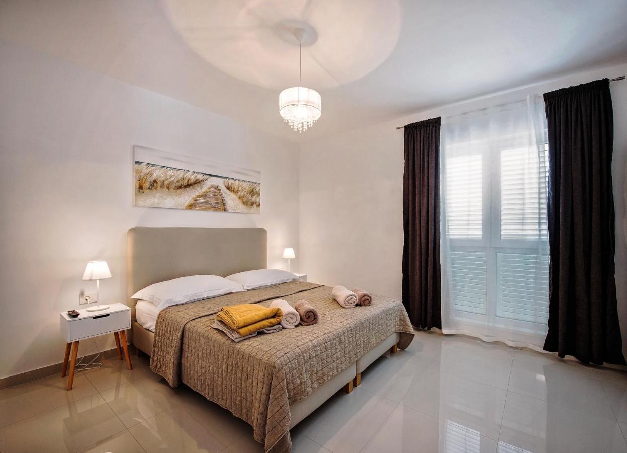 Sea Front Apartments Ivana Rogoznica  Esterno foto